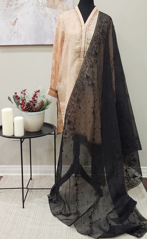 BLACK DUPATTA