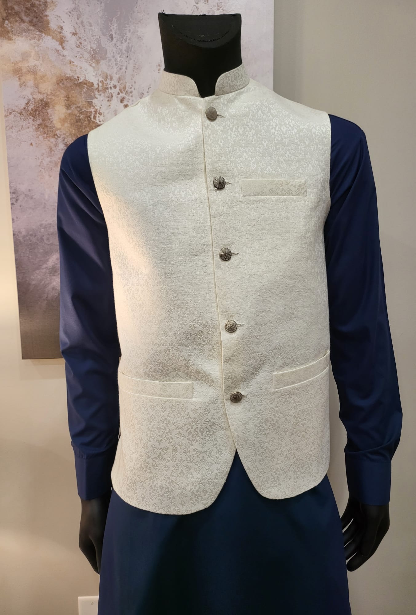 EMBOSSED CREAM WAISTCOAT